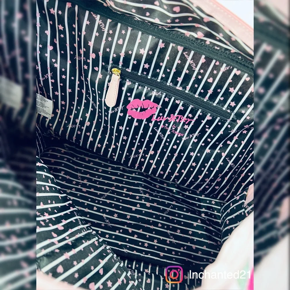 Betsey Johnson NWT Duffle Bag - Picture 3 of 3